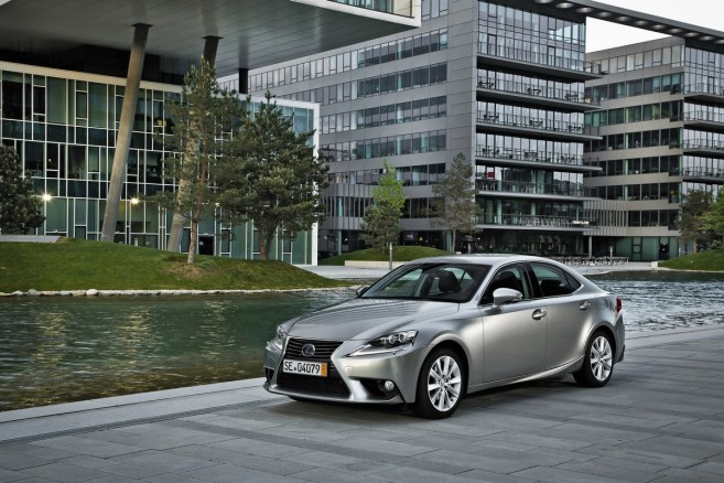 Consommation lexus is 300h