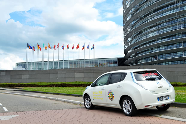 La Nissan LEAF à Strasbourg, devant les institutions européennes
