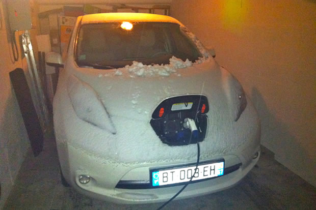 La recharge d'une voiture électrique quand il fait froid.