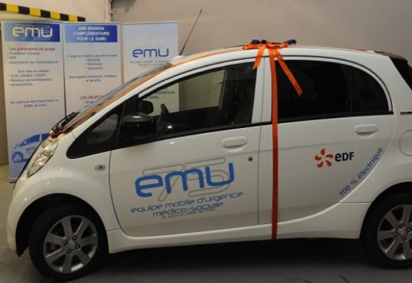 Une voiture électrique prêtée au SAMU de Paris