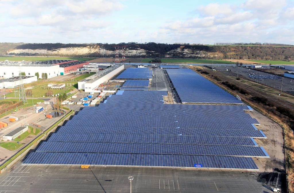 Renault inaugure le plus grand ensemble de panneaux photovoltaïques au monde
