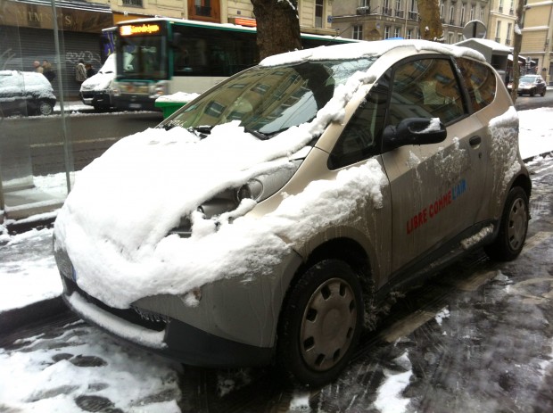 Une Bluecar Autolib sous la neige !