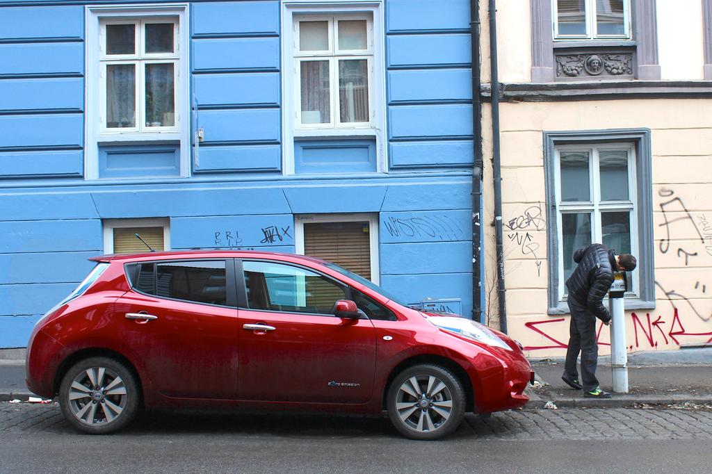 La Nissan LEAF 2013 à la recherche des bornes de recharge