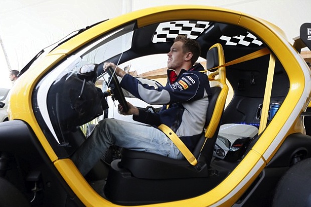 Sébastien Vettel teste le Twizy Renault Sport F1