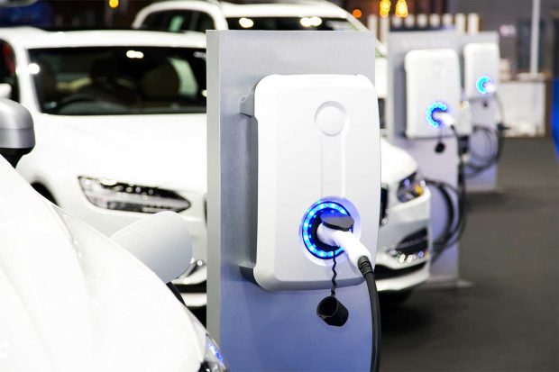 L’installation de bornes de recharge pour les flottes de voitures électriques