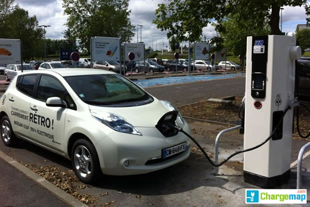 Nissan et Ikea partenaires pour l’installation de bornes de recharge rapide