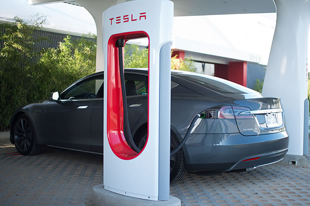 Tesla : les SuperChargers européens arrivent !