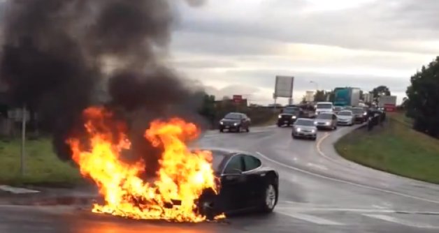 Une Tesla Model S prend feu dans la région de Seattle