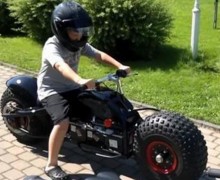 Vidéo : un Super Papa construit une Batpod électrique pour ses fils