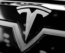 Suite aux incendies, Tesla renforce la Model S avec du titane