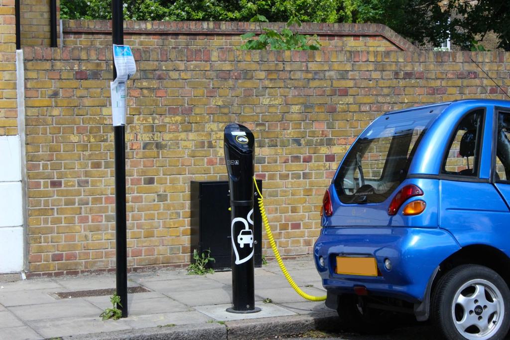 Le gouvernement britannique roule à fond pour la mobilité électrique