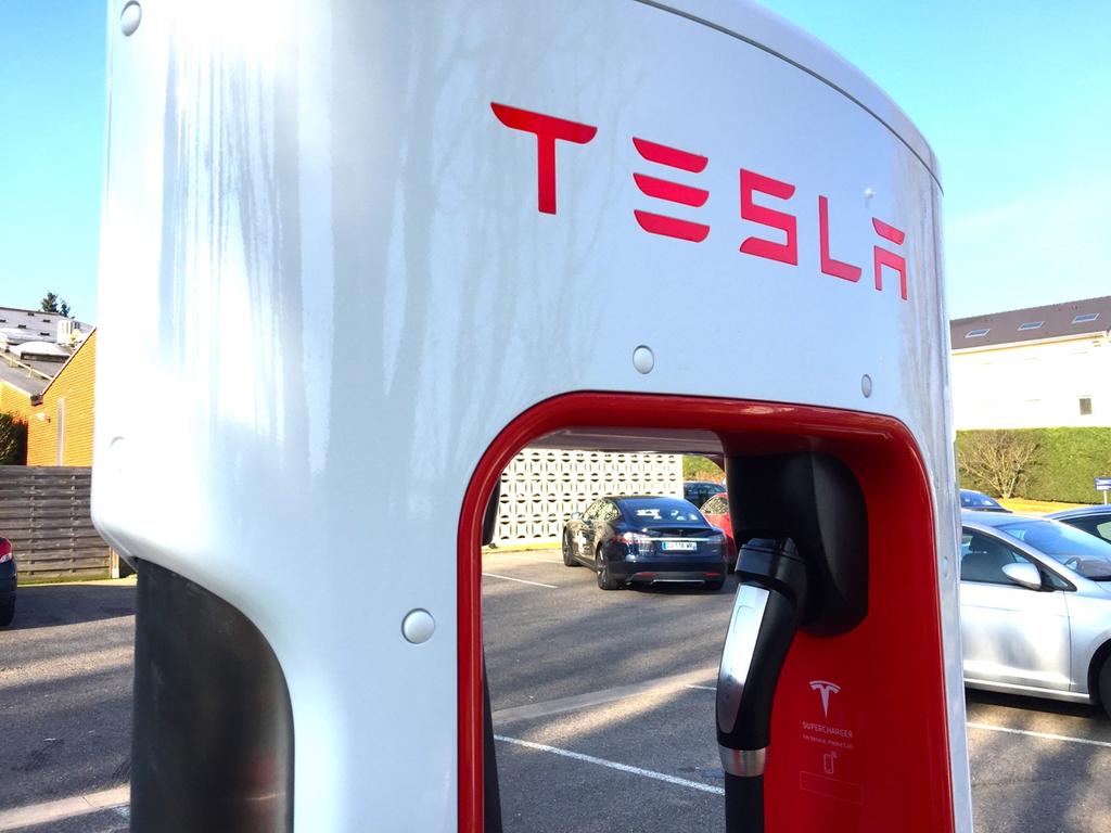 Superchargeurs – Tesla en discussion avec des constructeurs pour partager son réseau