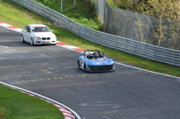 La voiture de course pile à combustible hydrogène Forze VI sur le Nürburgring