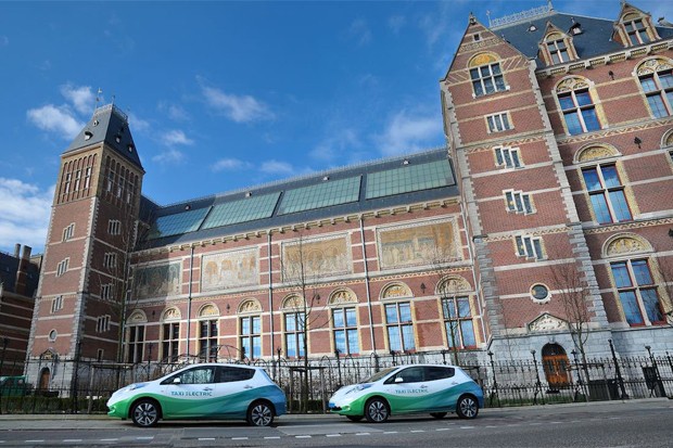 Taxi électrique - La Nissan Leaf à Amsterdam