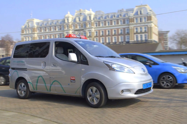 L’offre électrique de Nissan séduit les taxis d’Amsterdam