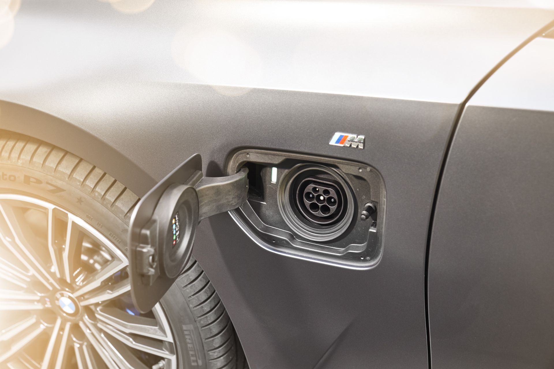 Prise de recharge de la BMW Série 3 330e hybride rechargeable 2019