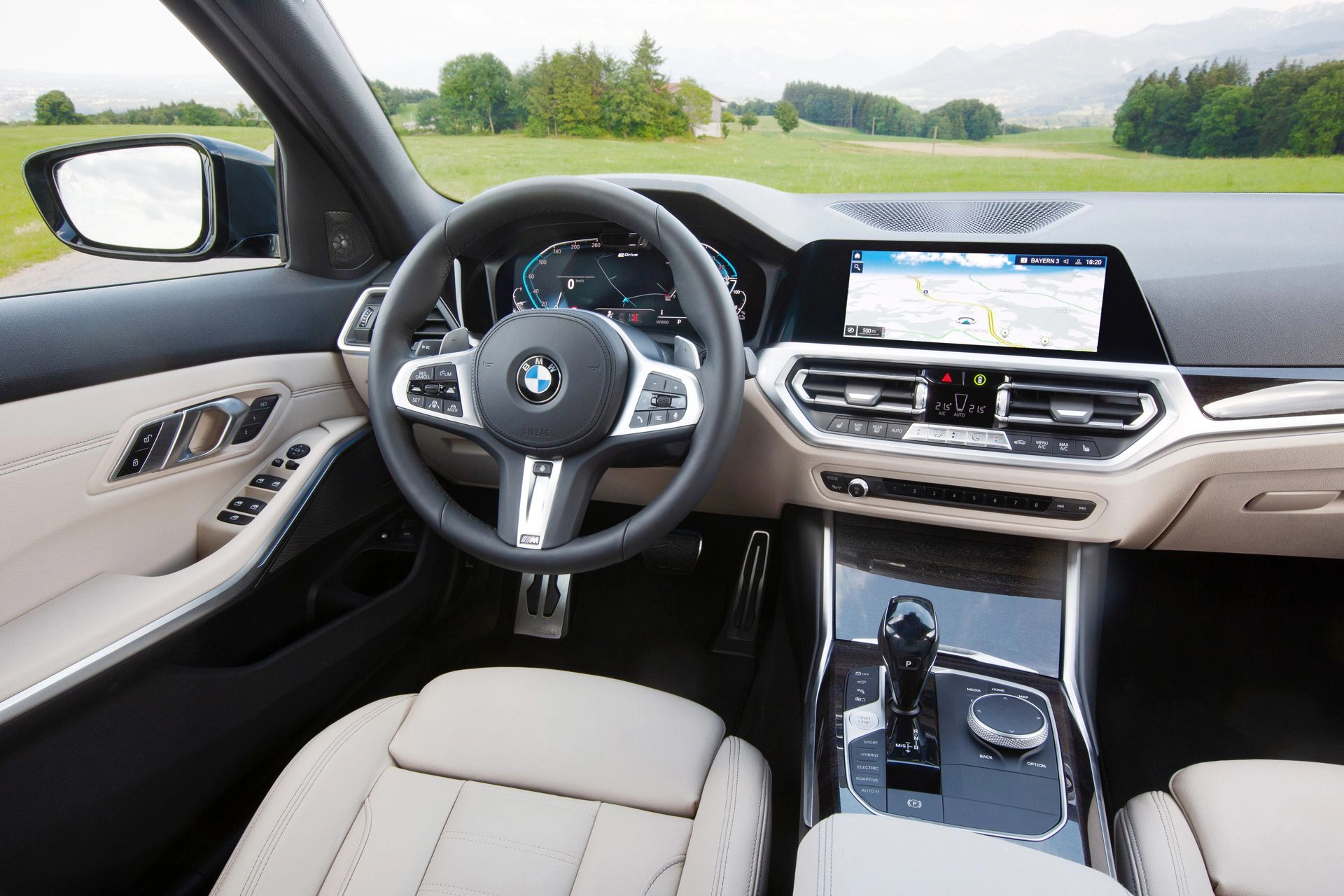 Intérieur de la BMW Série 3 330e hybride rechargeable 2019