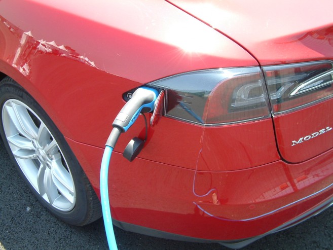 recharge-voiture-electrique-tesla