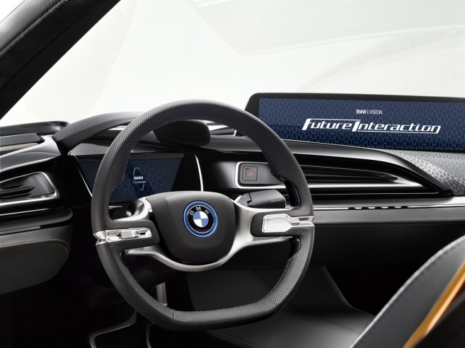 L'intérieur de la BMW i Vision Future se caractérise par un large écran prenant une bonne partie du tableau de bord