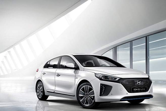 La Hyundai Ioniq adopte des lignes beaucoup plus classiques que la Toyota Prius