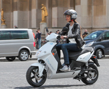Paris adopte le scooter électrique
