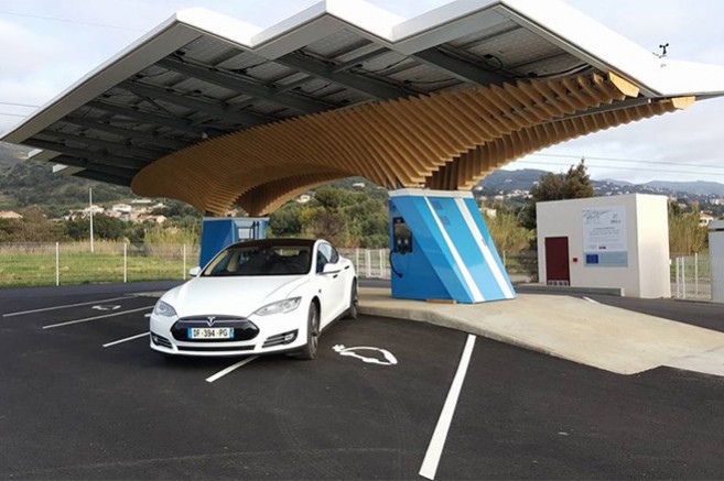 Avec sa station Parasol, Driveco souhaite mailler la Corse en stations de charge solaires