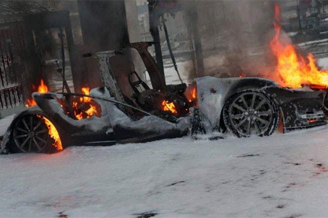 Incendie Tesla Model S en Norvège : un court circuit à l’origine du problème