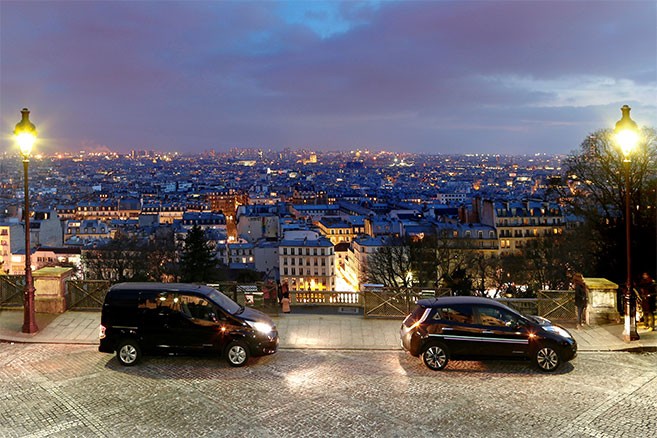 Youngo raccompagne les fêtards parisiens en voiture électrique