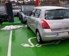 Ces voitures qui bloquent la recharge des véhicules électriques et hybrides rechargeables