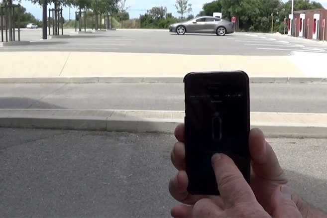 Un iPhone qui pilote la Tesla Model S