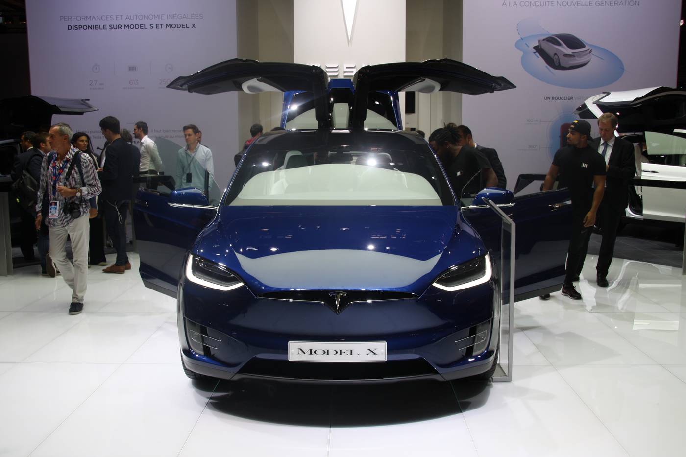 Tesla au Mondial de l’Auto : pas de Model 3 mais un stand qui monte en puissance