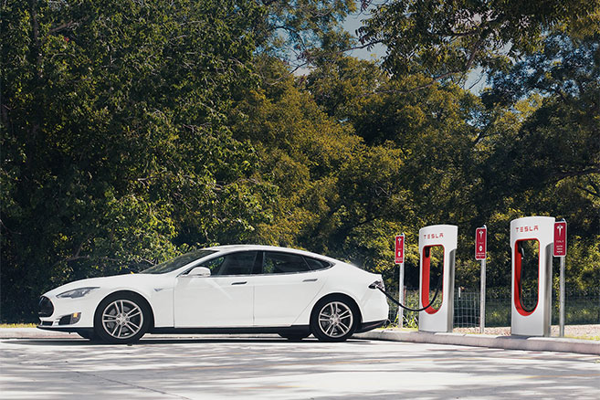 Superchargeurs Tesla : quels déploiements pour 2017 ?