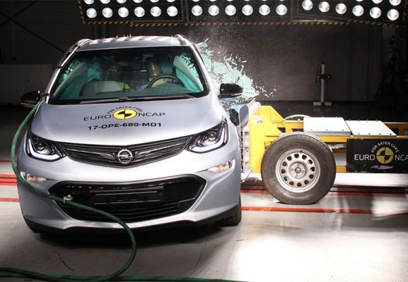 Vidéo : le crash-test de l’Opel Ampera-e