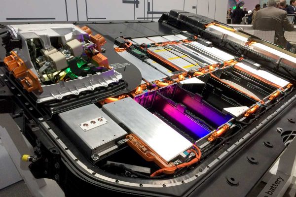 Des voitures électriques plus abordables grâce à la chute du prix des batteries