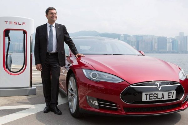 Un français prend la tête de la division automobile de Tesla