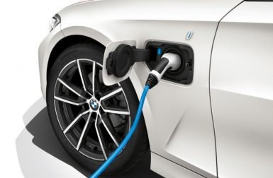 La BMW Série 3 hybride rechargeable gagne en performances