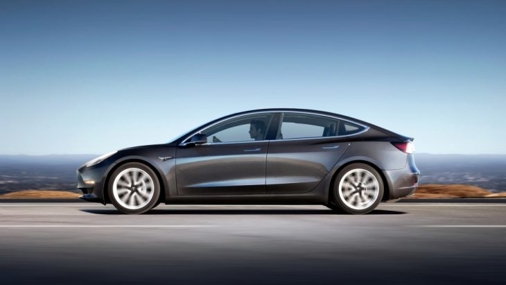 Tesla Model 3 profil