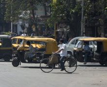 En Inde, les scooters et rickshaws contraints de siphonner l’électricité