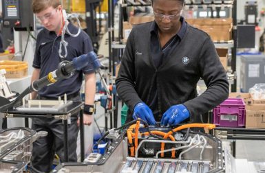 BMW double sa capacité de production de batteries à Spartanburg