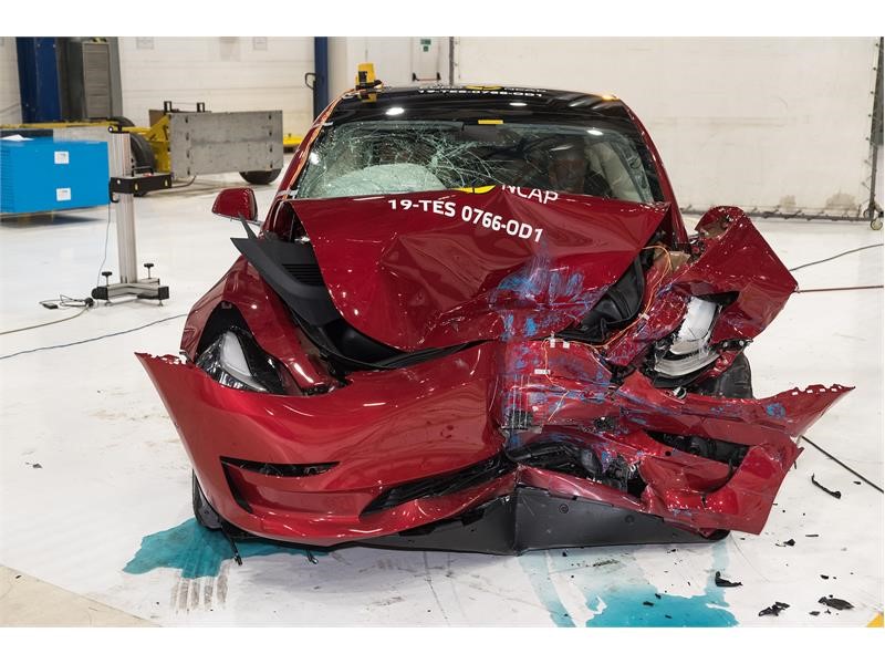 Performances impressionnantes de la Tesla Model 3 aux crash tests européens