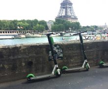 Il découvre et juge les trottinettes électriques en libre-service à Paris