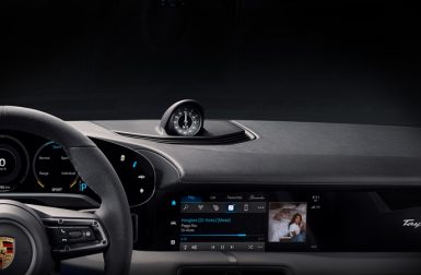 Porsche dévoile le tableau de bord de sa Taycan intégrant Apple Music
