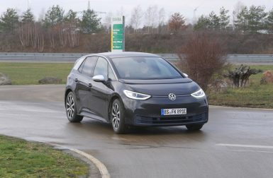 Volkswagen ID3 : premier essai vidéo de la future électrique à succès