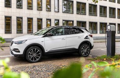 Opel Grandland X : le SUV hybride rechargeable disponible en deux-roues motrices