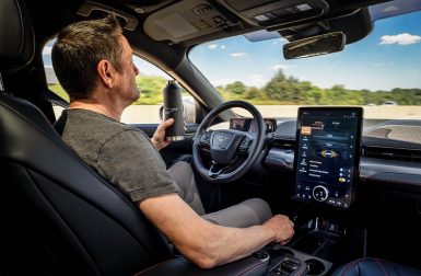 Ford Mustang Mach-E : un mode de conduite autonome « mains-libres »