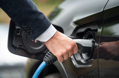 Immatriculations : la voiture électrique dépassée par l’hybride rechargeable en octobre