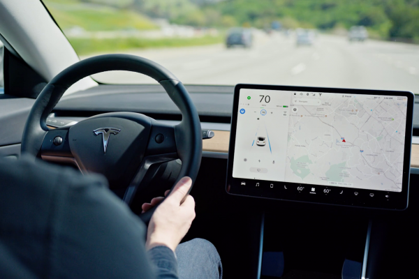 Autopilot : Tesla doit répondre sur les freinages fantômes avant le 20 juin