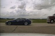 Autopilot Tesla : un conducteur surpris en train de dormir au volant d’une Model S