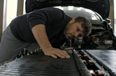 A contresens : Marc Muller explique son film explosif sur la voiture électrique