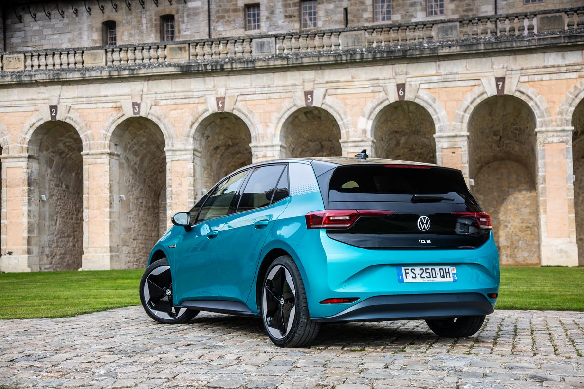 Volkswagen ID3 électrique bleu 2020